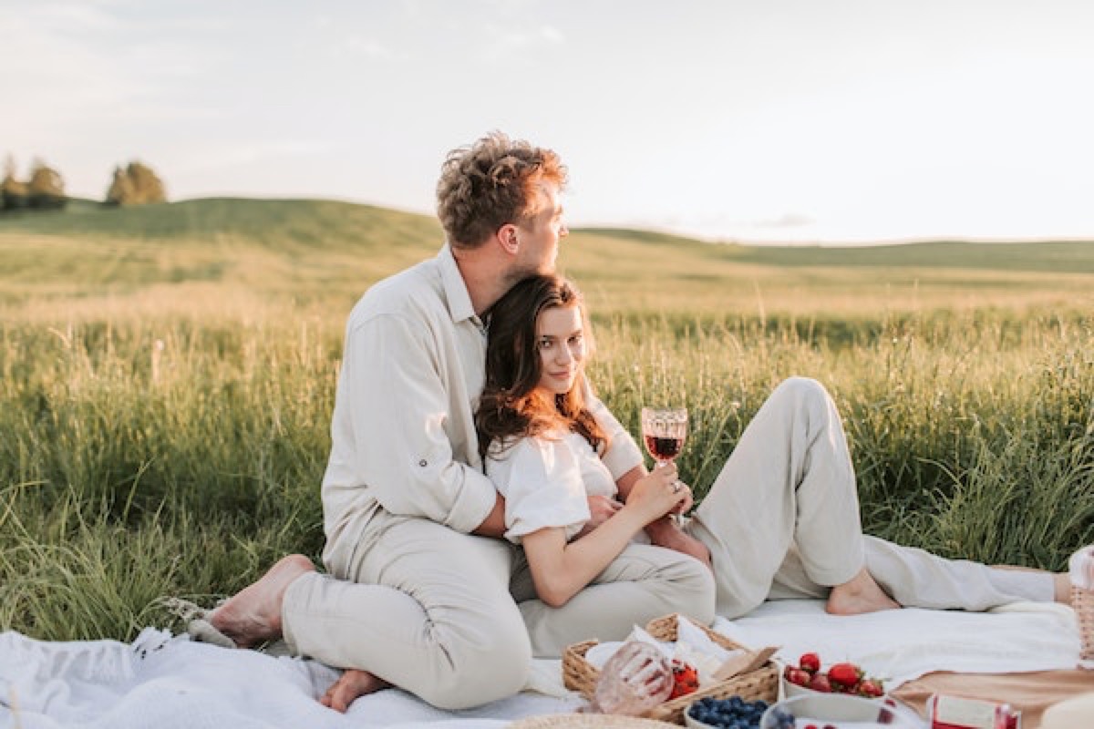 A laptop and phone setup for reading Calgary dating discussions and red flags